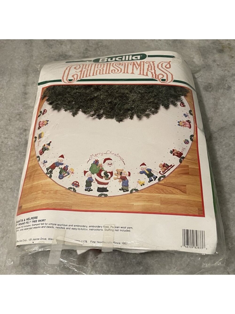 Bucilla Christmas Tree Skirt Kit Santa & Helpers 43 Inch Felt Sequins 82833 USA